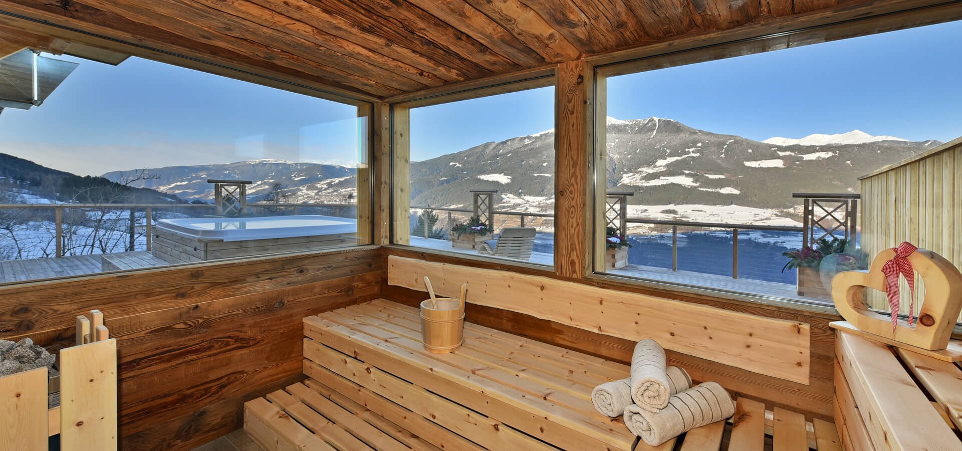 wellnessbauernhof-sauna-ausblick